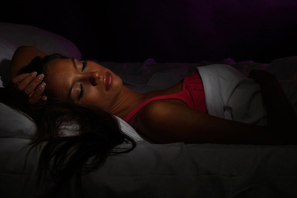 The Benefits of Sleeping in a Dark Room - isense